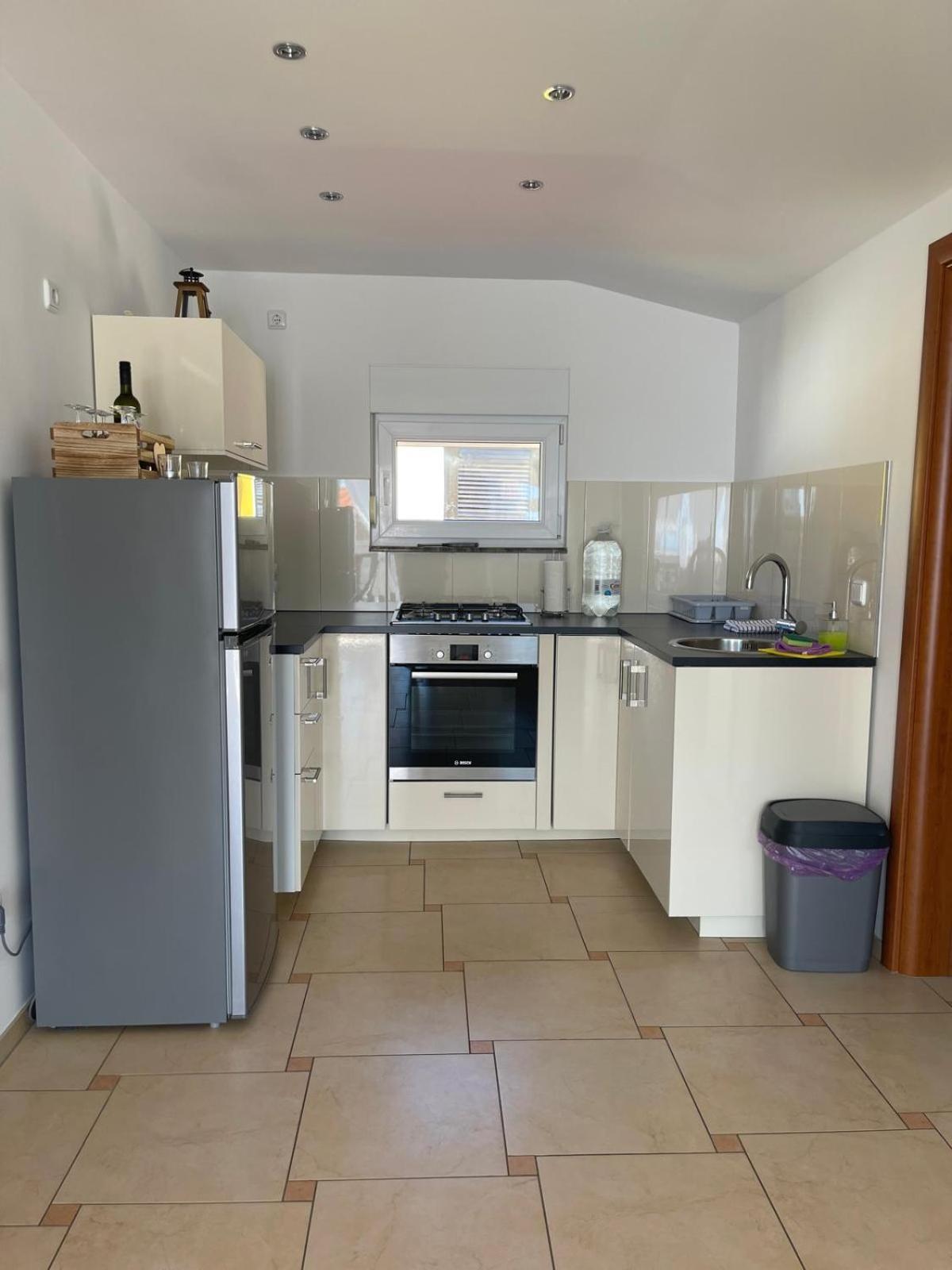 Sinisa Apartman Vir Exterior photo