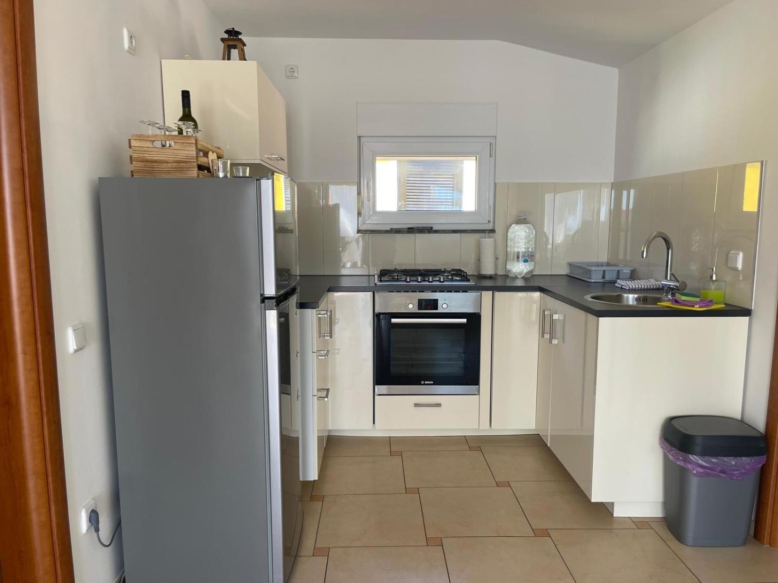 Sinisa Apartman Vir Exterior photo